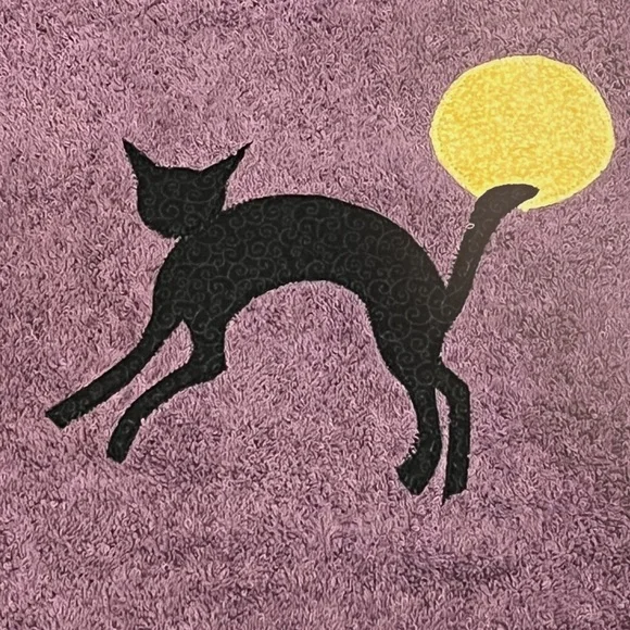 Lot/2 𝑯𝒂𝒏𝒅𝒎𝒂𝒅𝒆 Halloween Hand Towels - Picture 7 of 12